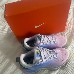 Nike Women's Vomero 18 size 9.5 Purple Colorway